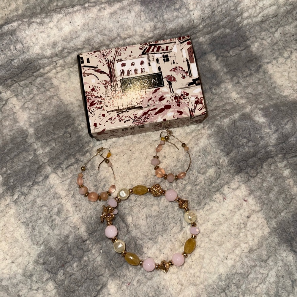 Avon Pink and Gold Beaded Bracelet Set